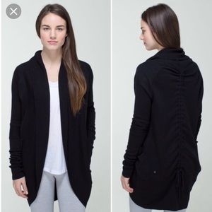 Lululemon Transformation Wrap Black and Coal Grey